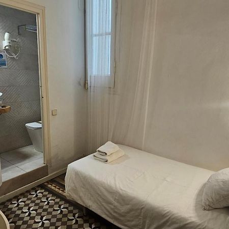 ברצלונה Hostal Eixample מראה חיצוני תמונה